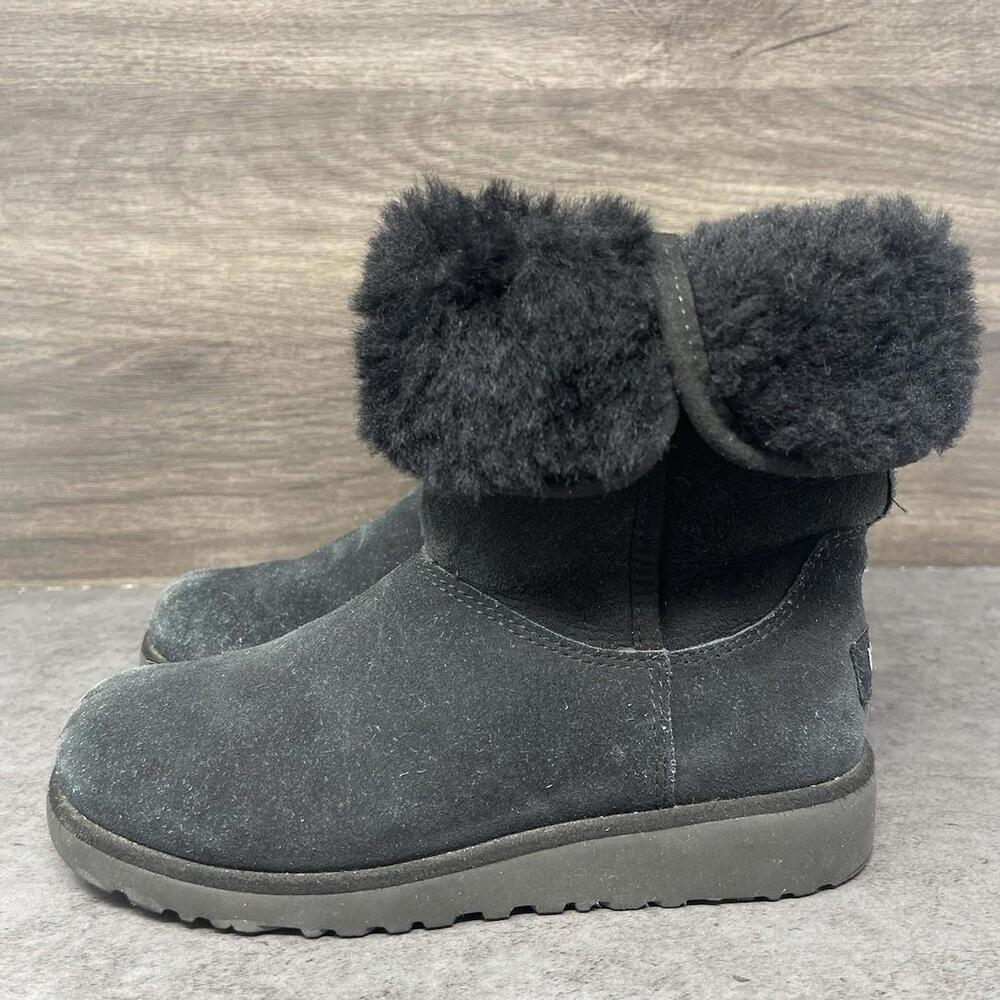 UGG Boots Womens Size 7 Michelle Black Fur Suede Shearling
